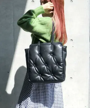 ACCOMMODE 아코모데 쿠션 토트백 블랙