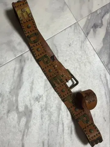 [ 초레어 ] RED PEPPER 스터드 장식 가죽 벨트