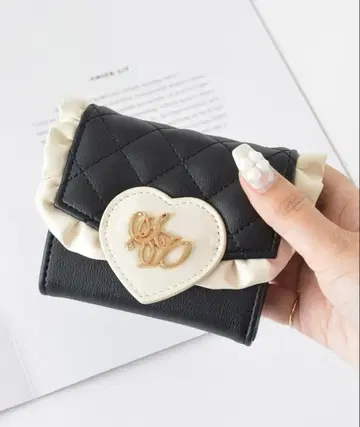 Secretdoor 삼단 접이식 지갑 프릴 퀼트 하트 멜론 블랙 화이트