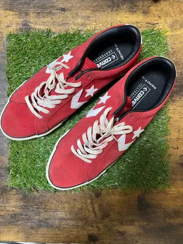 레드 스웨이드 스니커즈 별 디자인