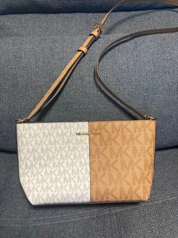 MICHAEL KORS 제트셋 투톤 로고 탑지퍼