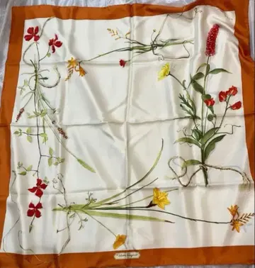 Salvatore Ferragamo 꽃무늬 실크 스카프