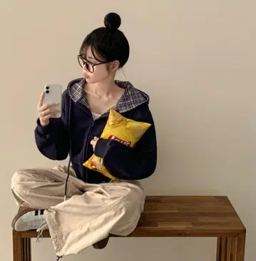 네이비 체크 무늬 후드 부착 후드티