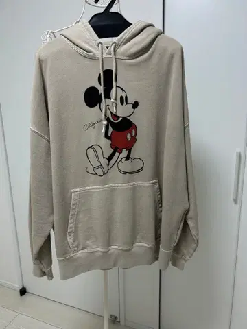 새상품 BARNYARDSTORM 베이지 계열 미키 후드티