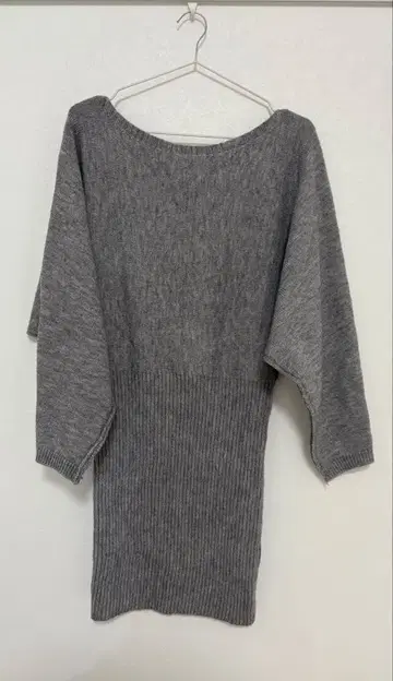 오프숄더 그레이 니트 미니 원피스