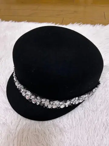 비쥬 장식 블랙 울 햇 블랙 헌팅 캡