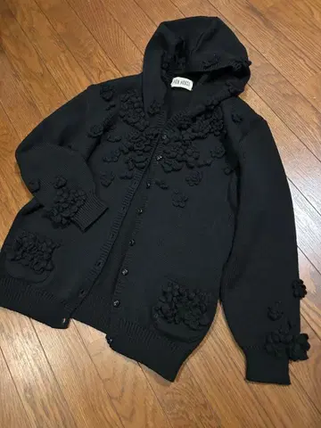 PINK HOUSE 플라워 장식 블랙 가디건