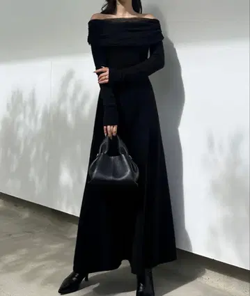 Louere 튤 오프숄더 플레어 니트 원피스