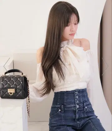 LIP SERVICE 아메스리오 펄 블라우스