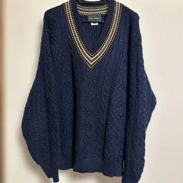 BOBBY BARNON 네이비 V넥 스웨터