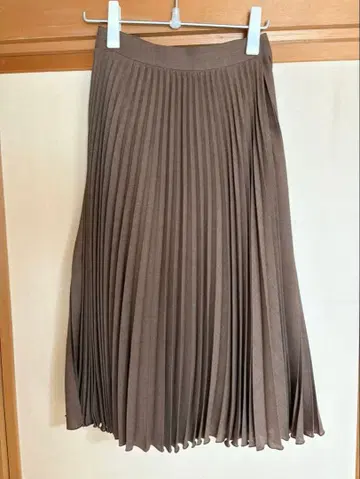 브라운 플리츠 스커트 23구