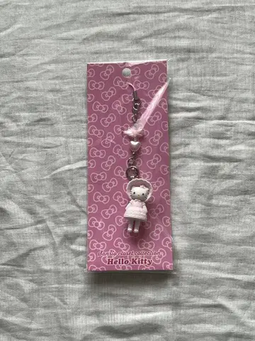 산리오 옷장 컬렉션 스트랩 헬로키티 1