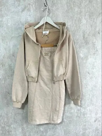 다리치 Darich 로고 가죽 맨투맨 앙상블 베이지 free