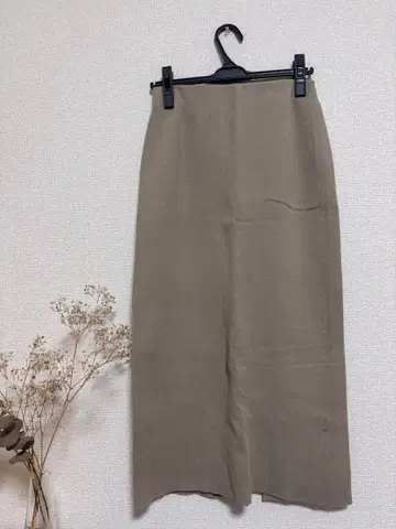 베이지 슬릿 타이 스커트