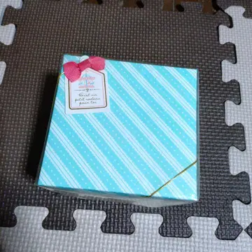 기프트 박스 라이트 블루 스트라이프