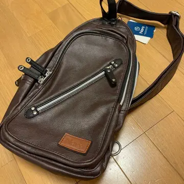 Navy 바디백 다크 브라운 미사용 새상품