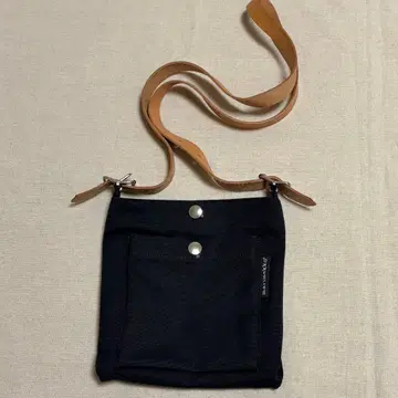 마리메꼬 Pasi 숄더백 블랙