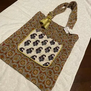 BAYFLOW 꽃무늬 토트백 골드 태슬 포함