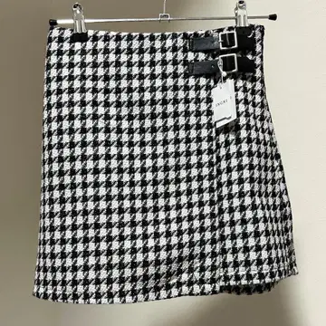 [ 새상품 ] INGNI 잉그 사다리꼴 스커트 인팬츠 포함 하운드투스