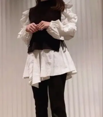 스나이델 니트 도킹 퍼프 슬리 블라우스