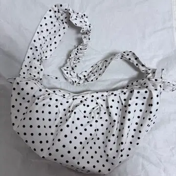 도트 무늬 숄더백