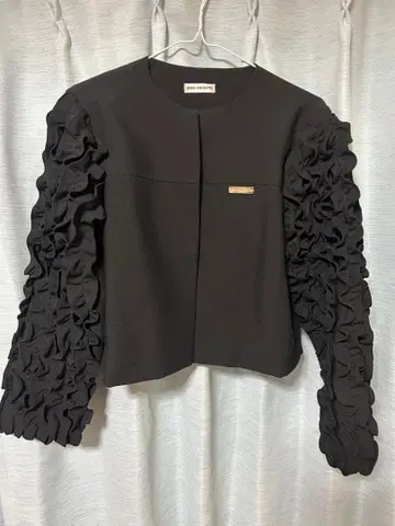 MIRO AMURETTE 블랙 프릴 자켓