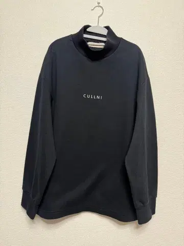 CULLNI 19AW 별주 로고 모크넥 맨투맨 풀오버 블랙