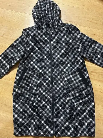 후드 부착 여성용 아우터 블랙 화이트 꽃무늬