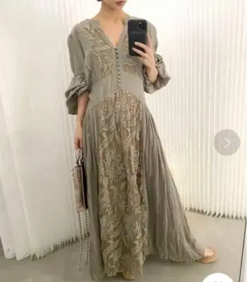 MEDI EMBROIDERY TULLE LACE DRESS