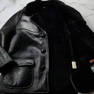 최고급 영국제 XL 상당 리얼 무스탕 울트라 웜 양가죽 블랙 트로트로 감