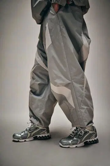 TIGHTBOOTH TRIANGLE BALLOON PANTS 타이트부스