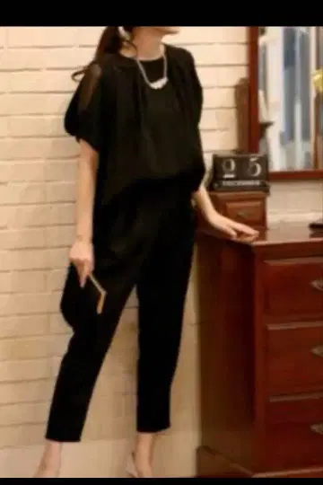 아파트 바이 로리즈 블랙 올인원 반팔 포멀