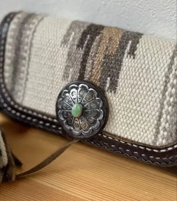 LUCKY JOHN 치마요 러그 롱 지갑