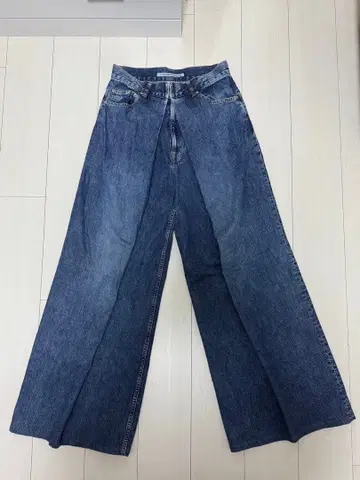 JOHN LAWRENCE SULLIVAN 블루 슈퍼 와이드 데님 팬츠