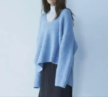 emmi atelier V넥 알파카혼 샤기 니트 라이트 블루