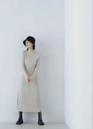 내추럴 뷰티 베이직 큐신 리브 플레어 니트 원피스