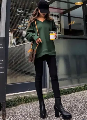 Glam Lips V넥 썸홀 풀오버