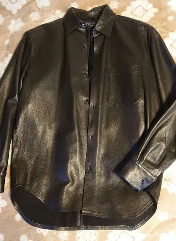 Agnes b 블랙 가죽의 스타일리시한 셔츠