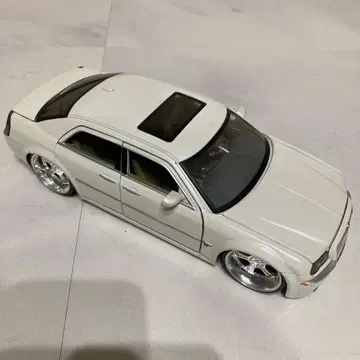 크라이슬러 300C 1/24 미니카 DUB CITY