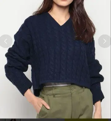 리바이스 크롭 네이비 스웨터