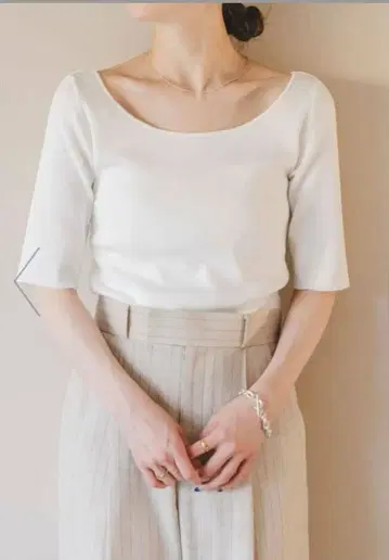 새상품 noble [ 세탁 가능 ] 14G 데콜테 하프 슬리브 니트