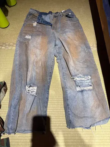 라이트 블루 데미지 데님 팬츠