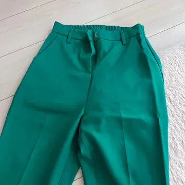 후즈 후 갤러리 그린 팬츠