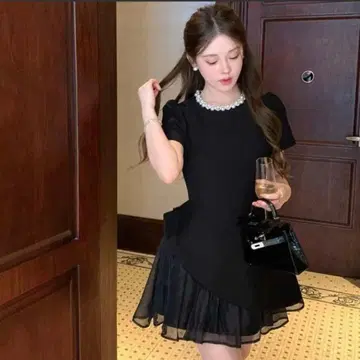 프릴 장식 블랙 미니 원피스