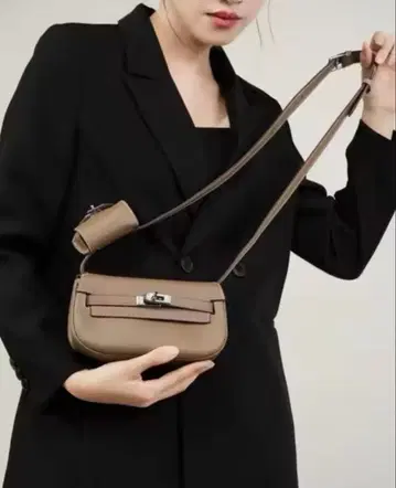 [ 새상품 ] 금장 장식 숄더백