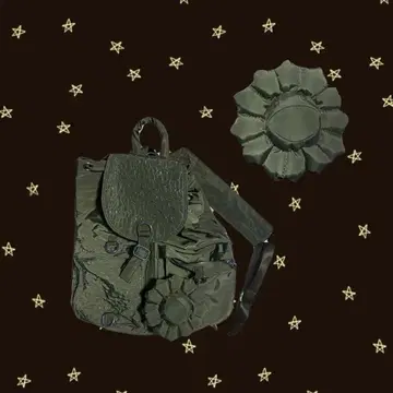 올리브 그린 스트랩 포함 백팩