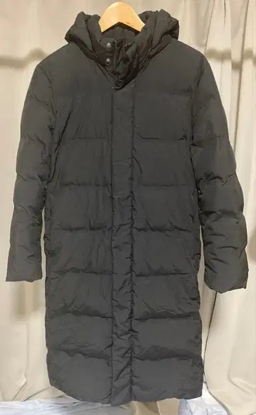 유니클로 심리스 다운 롱 코트 M 사이즈 블랙