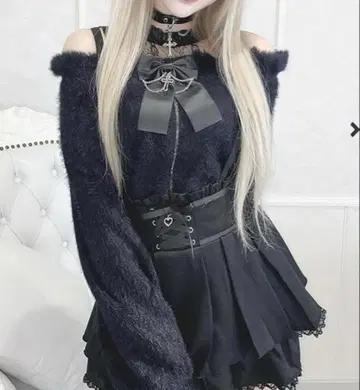 MARS 마즈 어깨 트임 샤기 니트탑