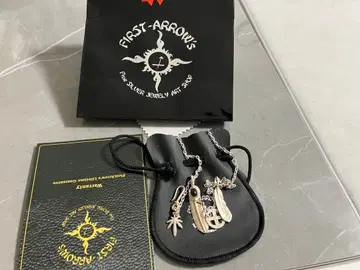 FIRST ARROWS 실버 목걸이 세트와 멋진 반지!