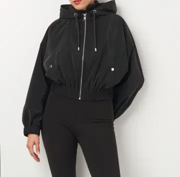 ZARA 후드 부착 블랙 크롭 자켓 M 사이즈